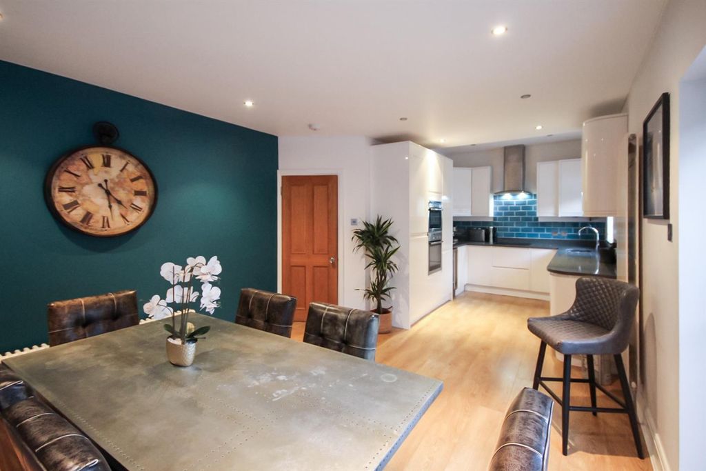 Property photo 3 of 17 Kitchen/Diner