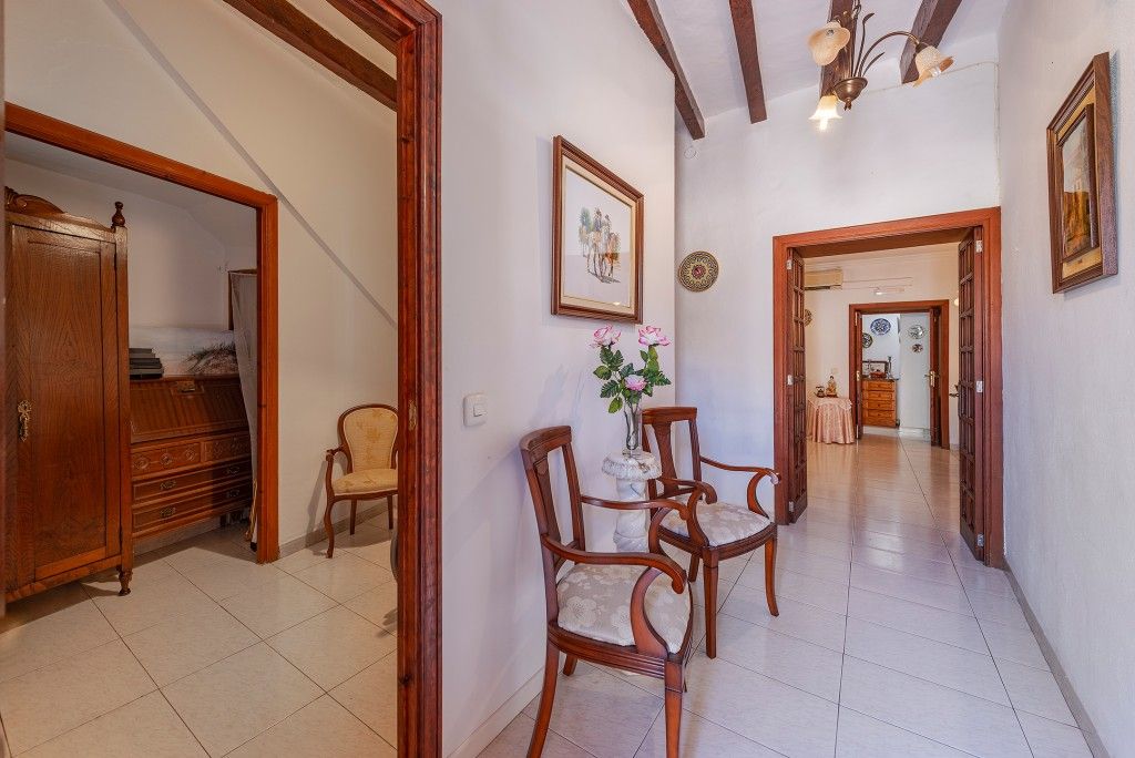 Property photo 2 of 20 Entrance Hall (1)