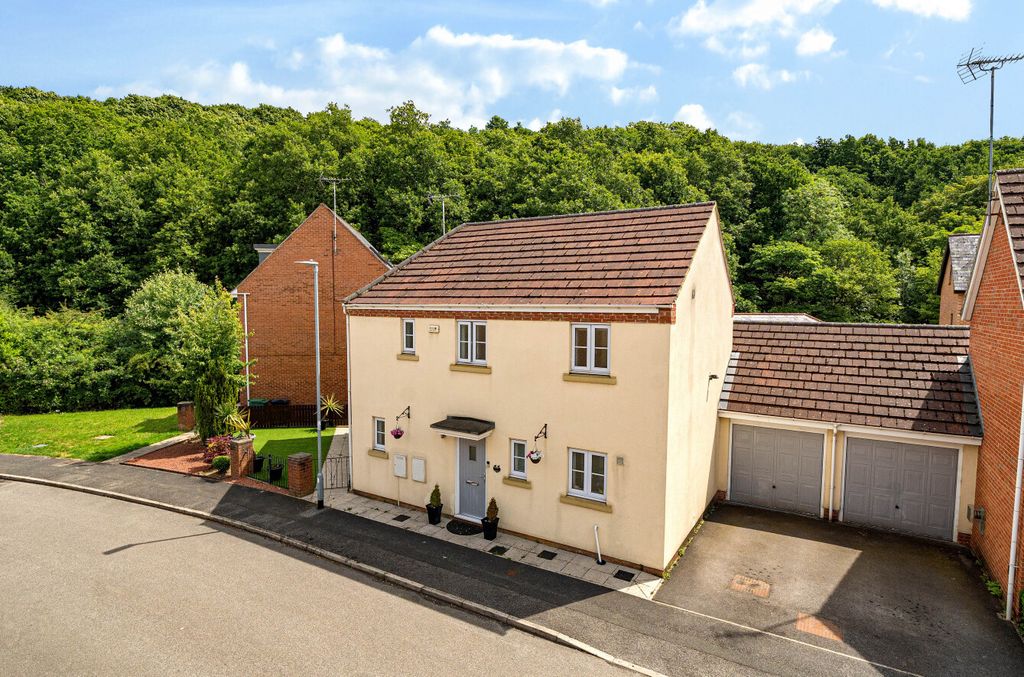 Property photo 1 of 20 1306326-1-684c1A0...