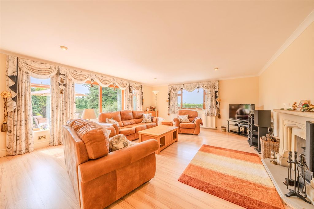 Property photo 3 of 64 Netherfield-135.Jpg