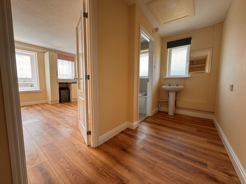 Property photo 3 of 12 Image