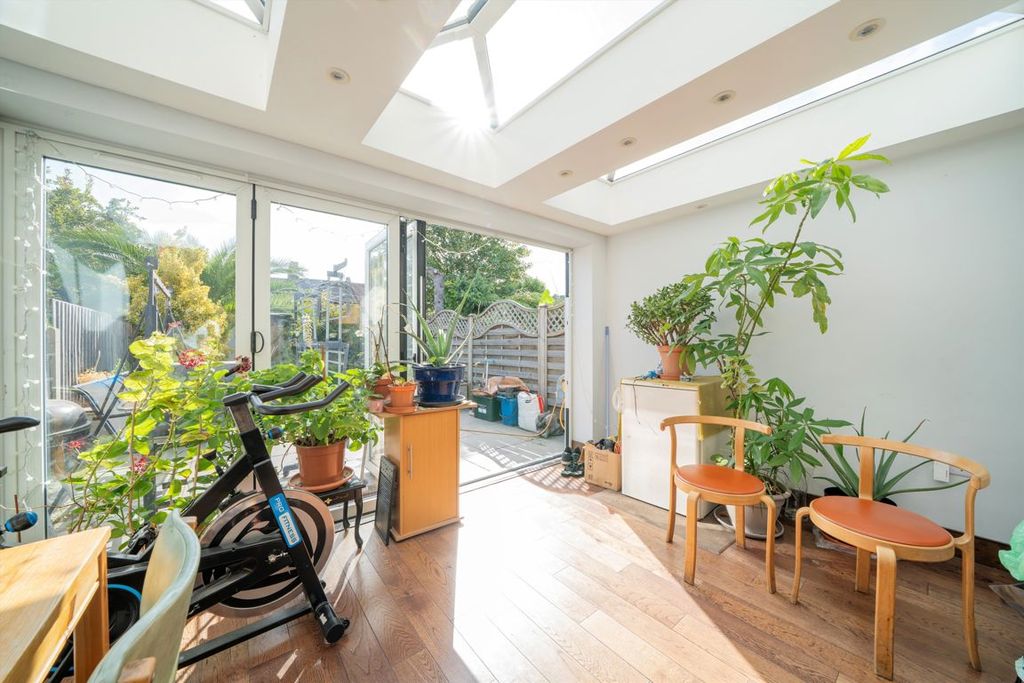 Property photo 3 of 11