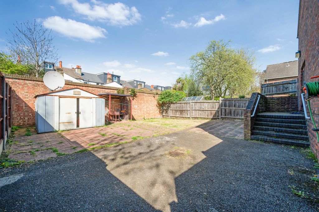 Additional image 11 of 3 bed end terrace house for saleLambert Lodge, Layton Road TW8