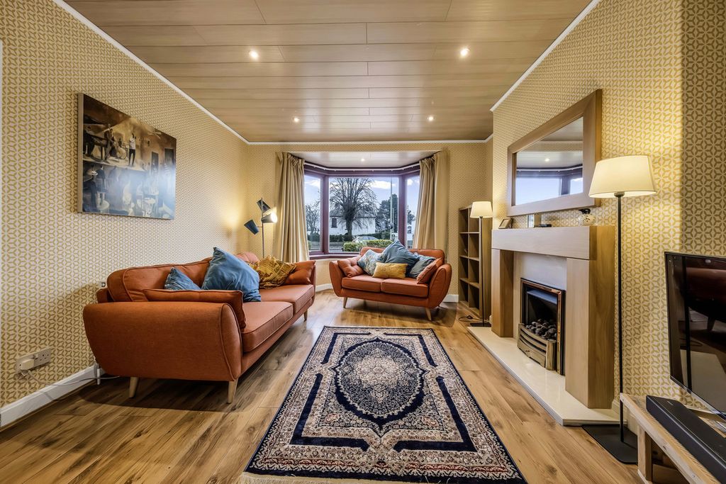 Property photo 3 of 39