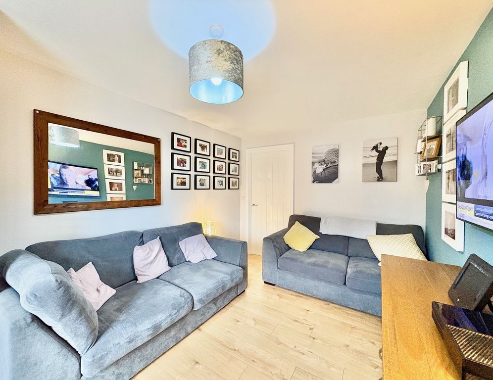 Property photo 3 of 19