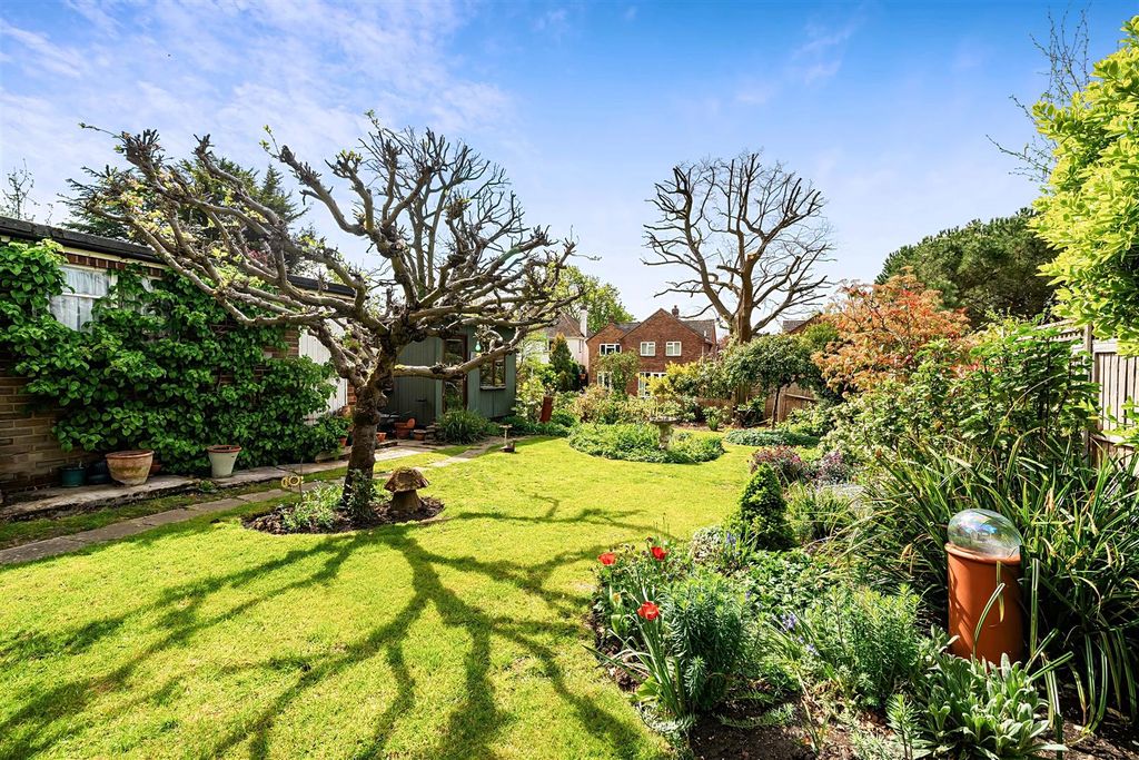 Property photo 3 of 19 Garden iii H.Jpg