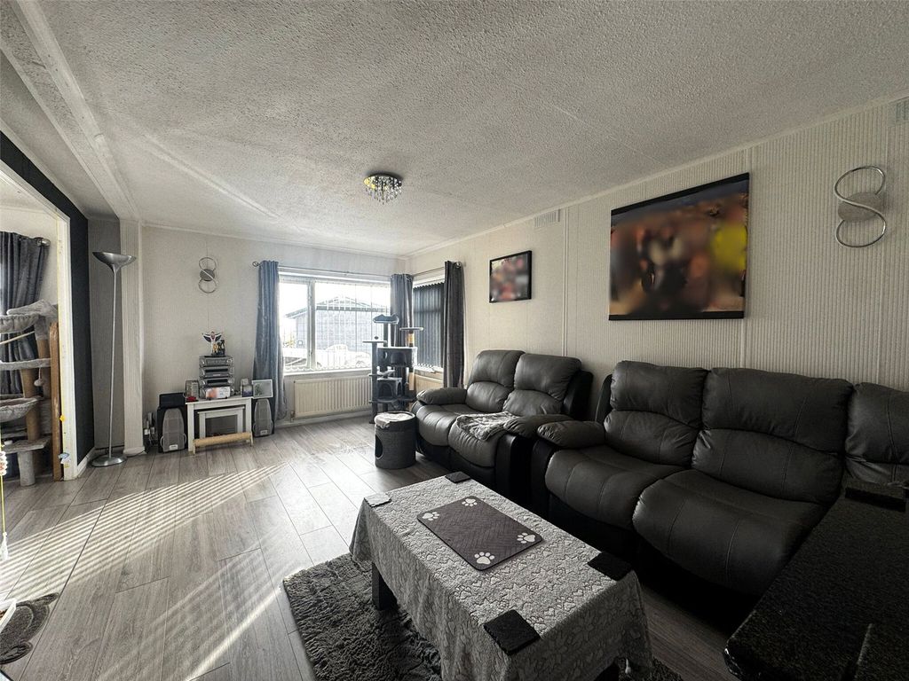 Property photo 2 of 13 Picture No. 05