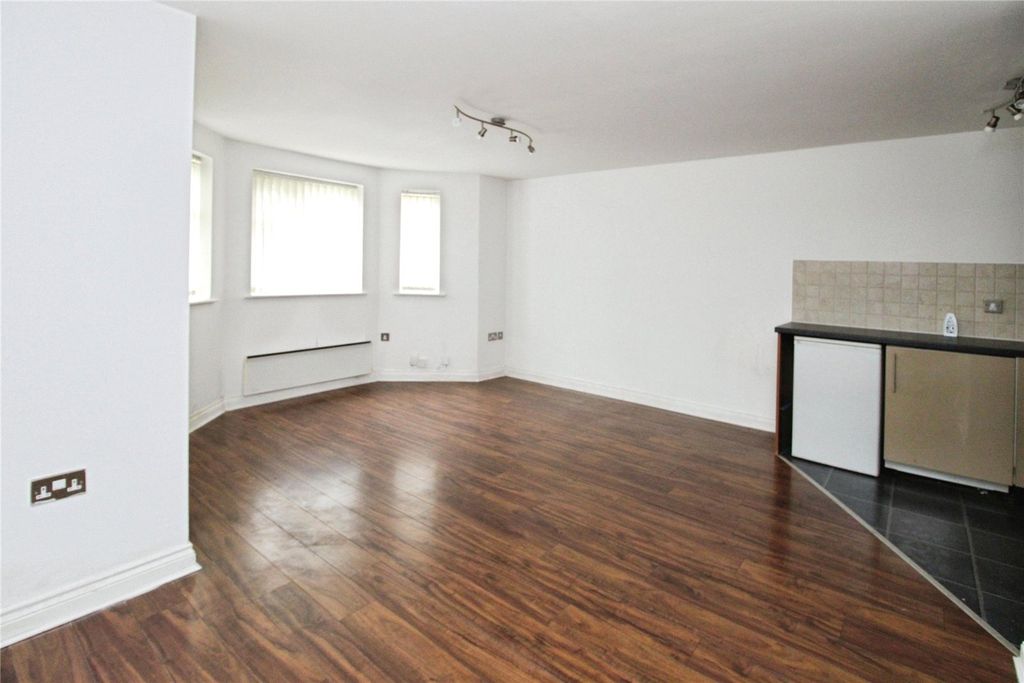 Property photo 3 of 8 Picture No. 13