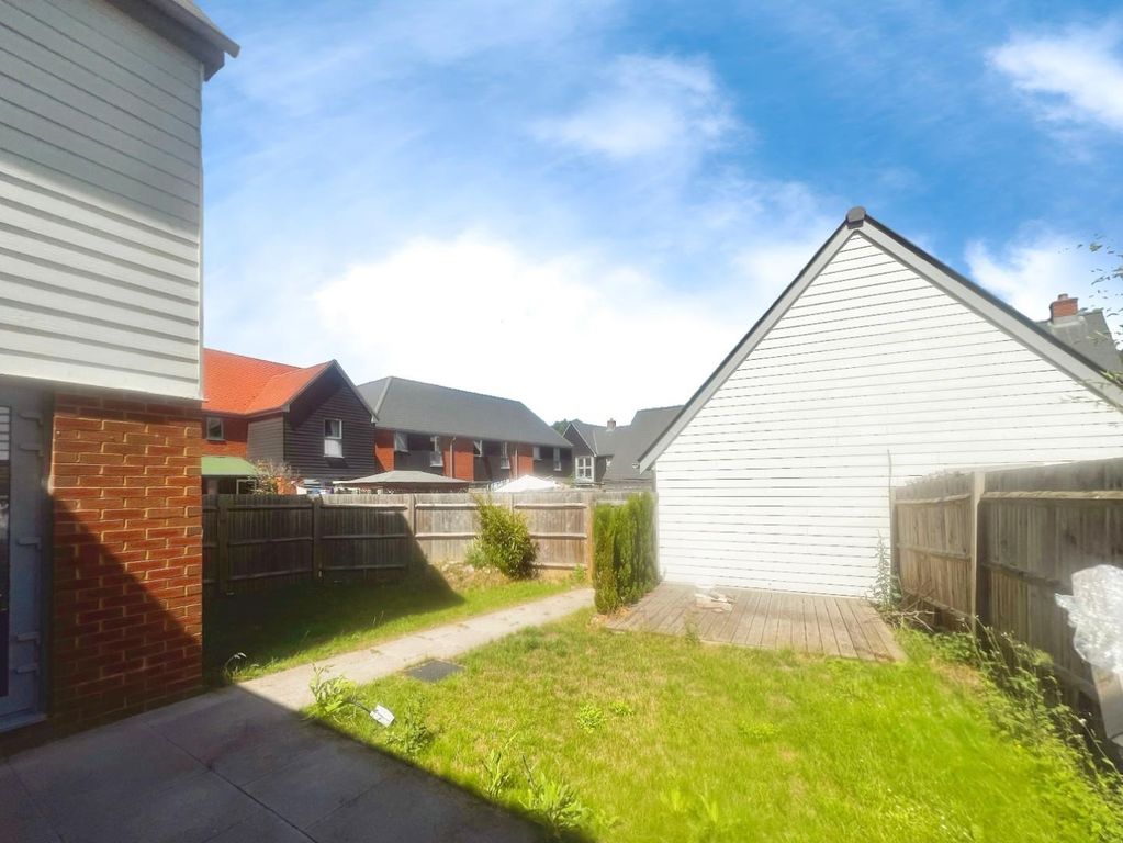 Property photo 2 of 20