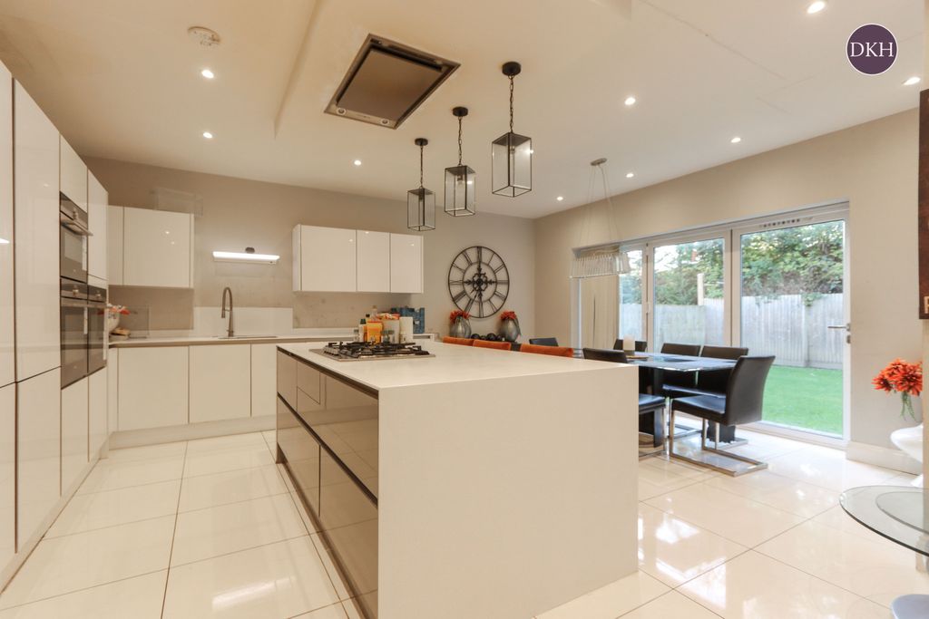 Property photo 2 of 20 Picture No. 21