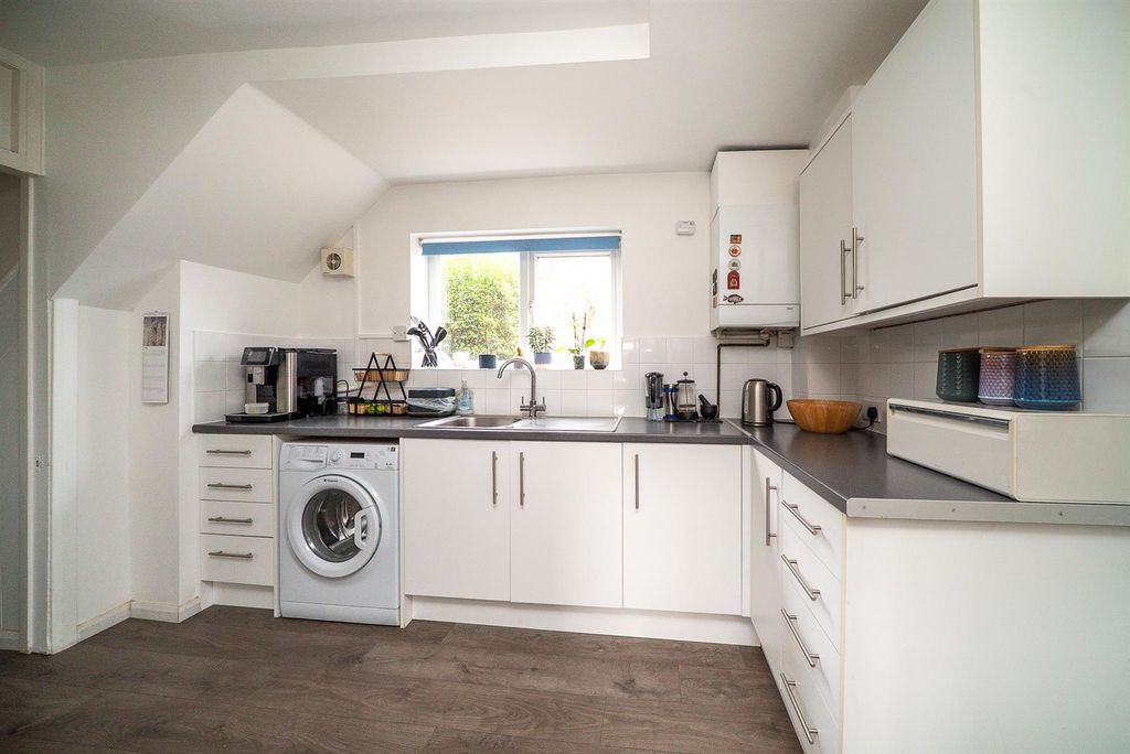 Property photo 3 of 21 Kitchen