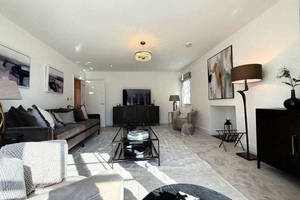 Property photo 3 of 27