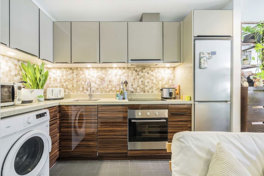 Property photo 3 of 5