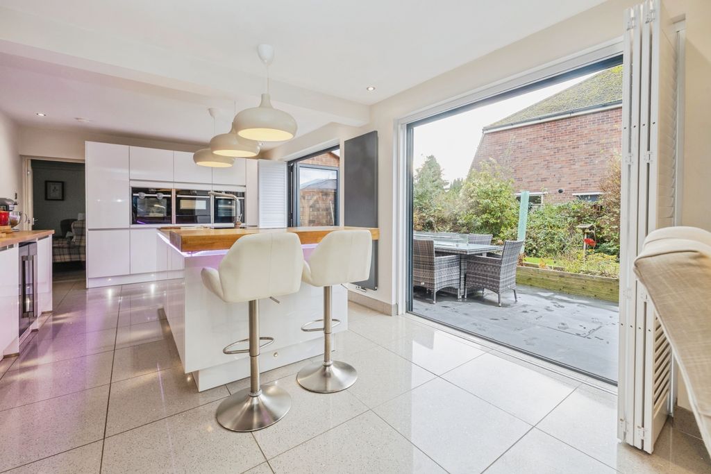 Property photo 2 of 25 2025-11-27-20Wharfedaledrive040