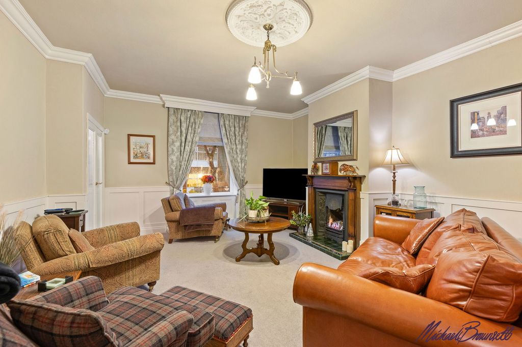 Property photo 3 of 34