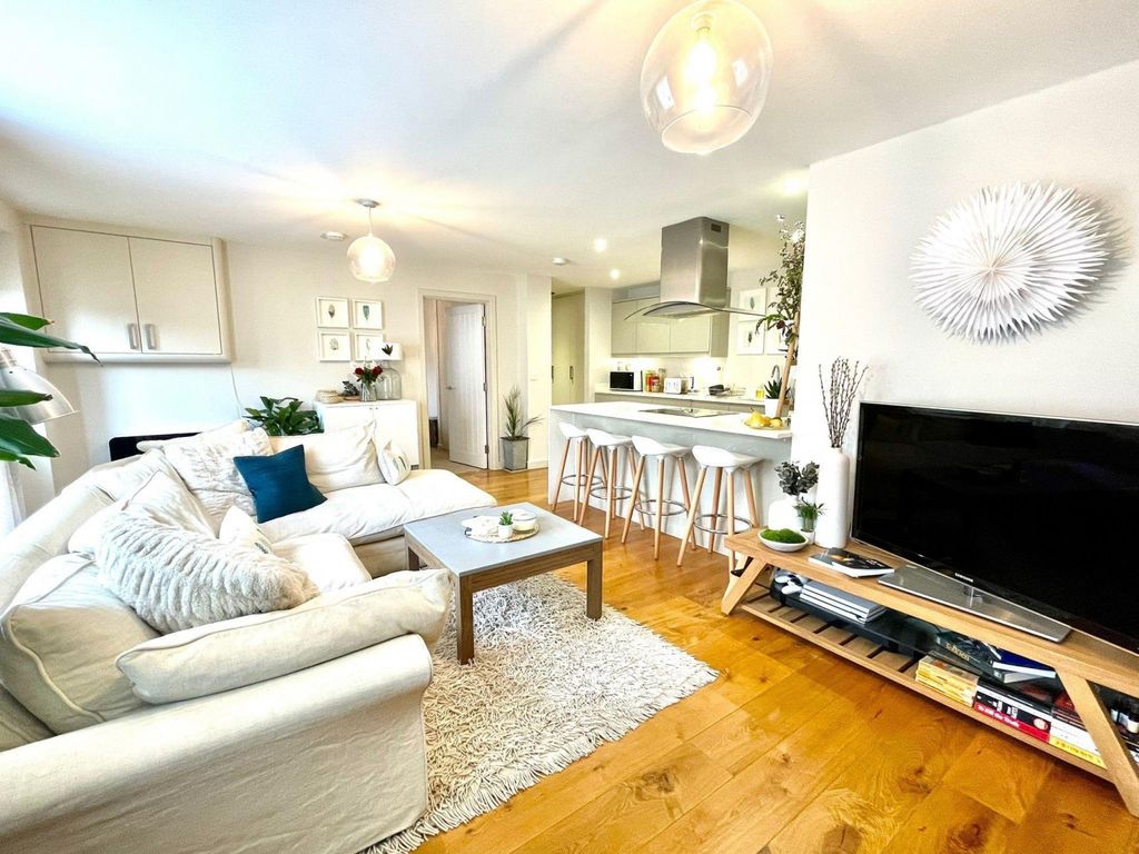 Property photo 3 of 7 Living Room