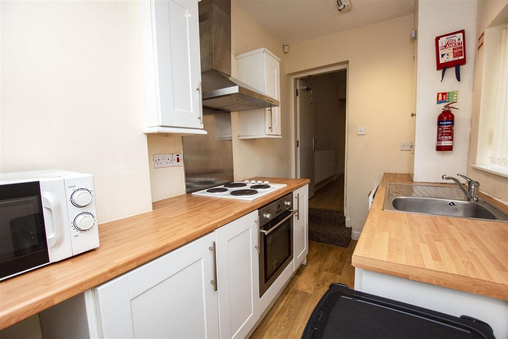 Property photo 1 of 9 Approach