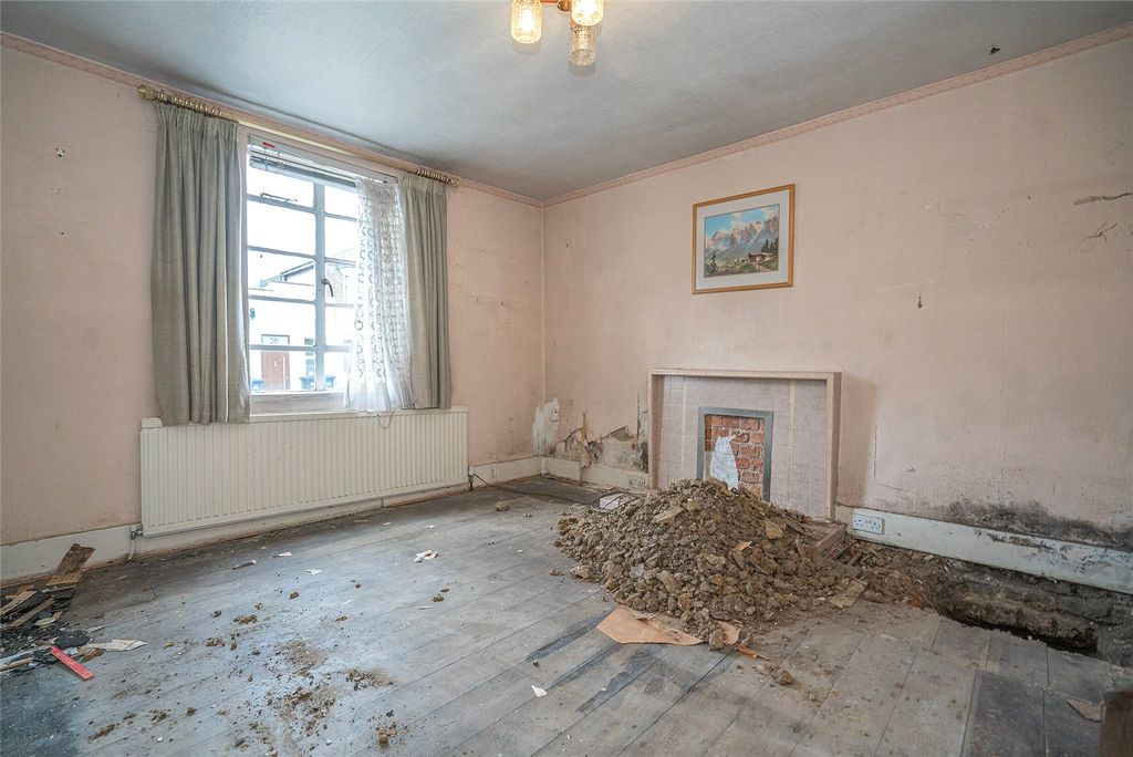 Property photo 3 of 17 Reception 1