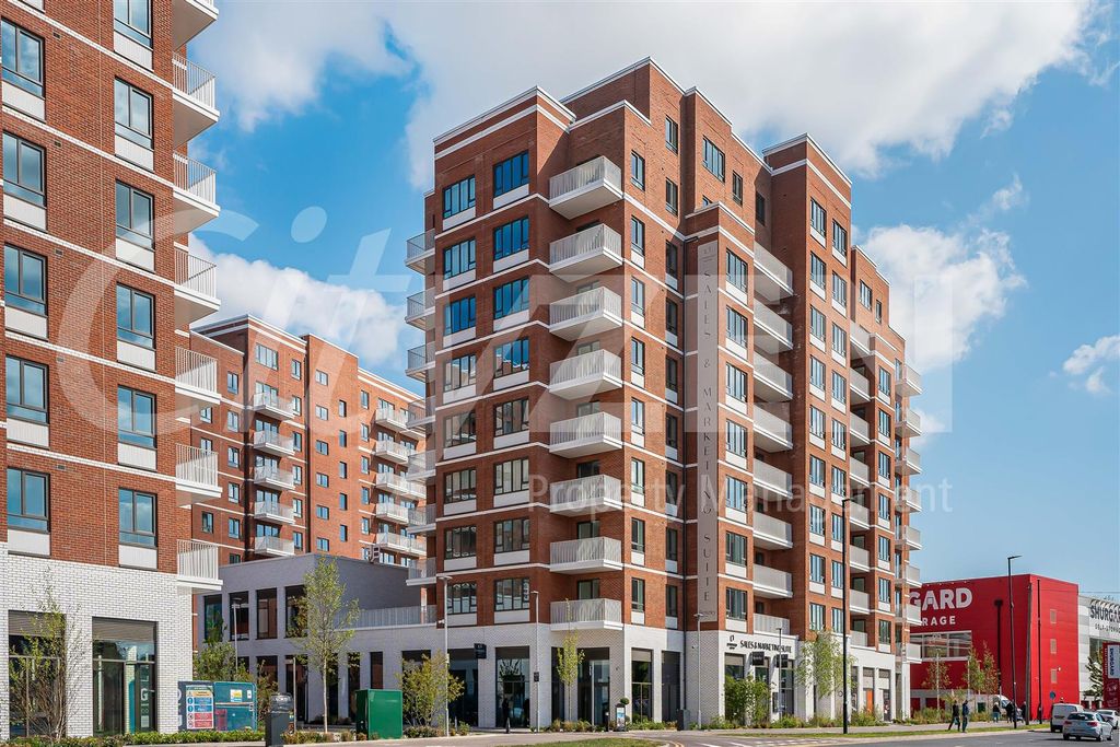 Property photo 2 of 25 Lombard Square