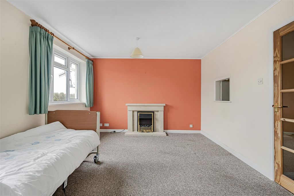 Property photo 3 of 19 Sitting Room