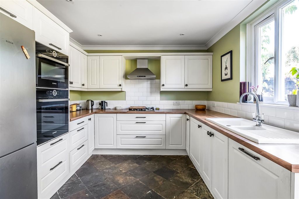 Property photo 3 of 13 20-Kingslea-22.Jpg