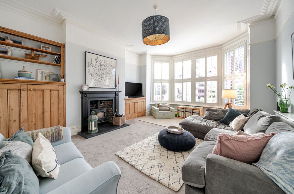 Property photo 2 of 16 1376423-25-691201...