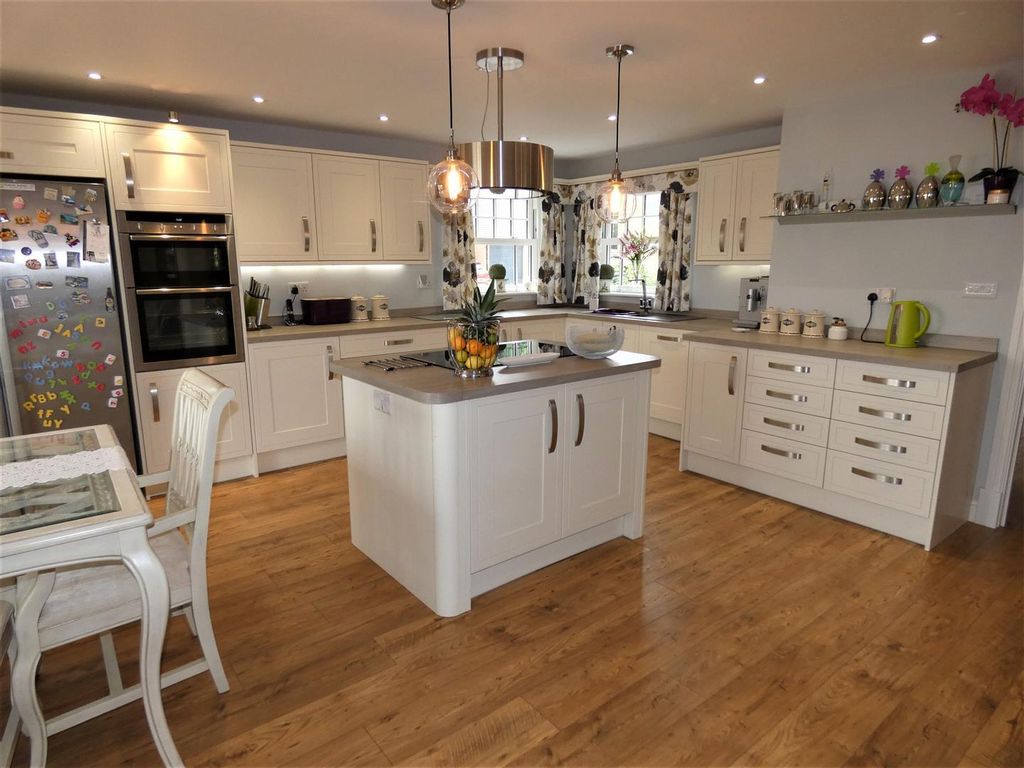 Property photo 2 of 18 Kitchen.Jpg