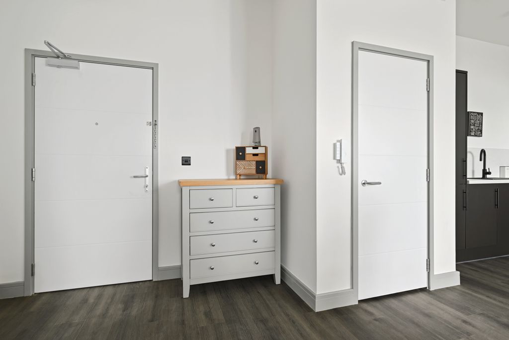 Property photo 3 of 9 Front