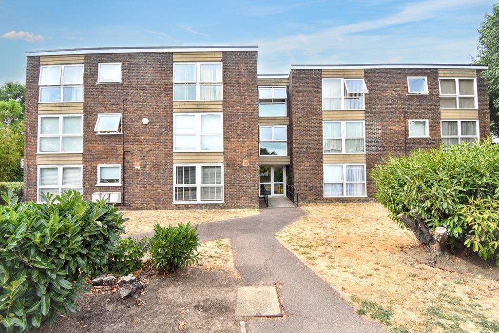 Property photo 1 of 19 Flat 15, Vine Court, Burwood Road, Hersham, Kt12 4Aq