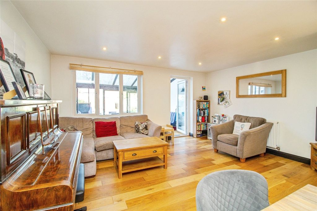 Property photo 2 of 23 Picture No. 27