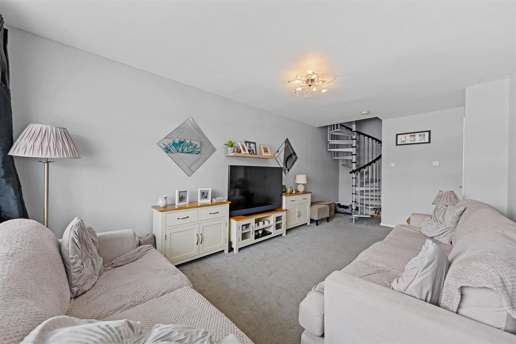 Property photo 3 of 27 Living Room