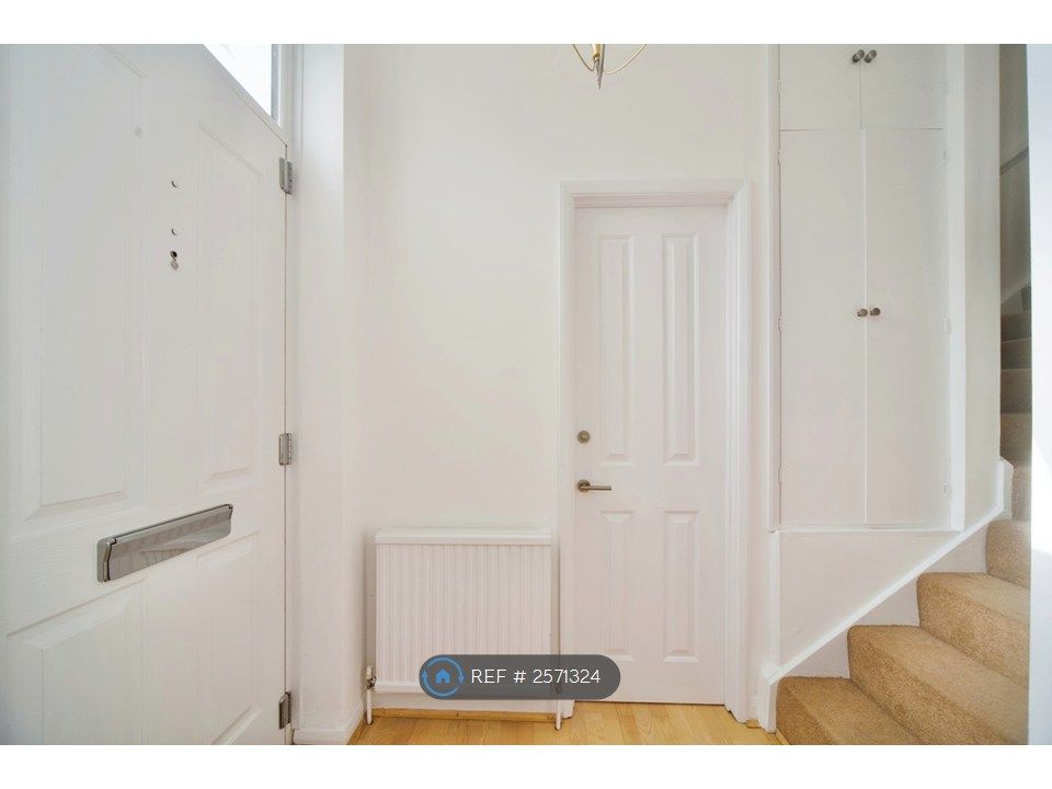 Property photo 2 of 21 Entrance Vestibule