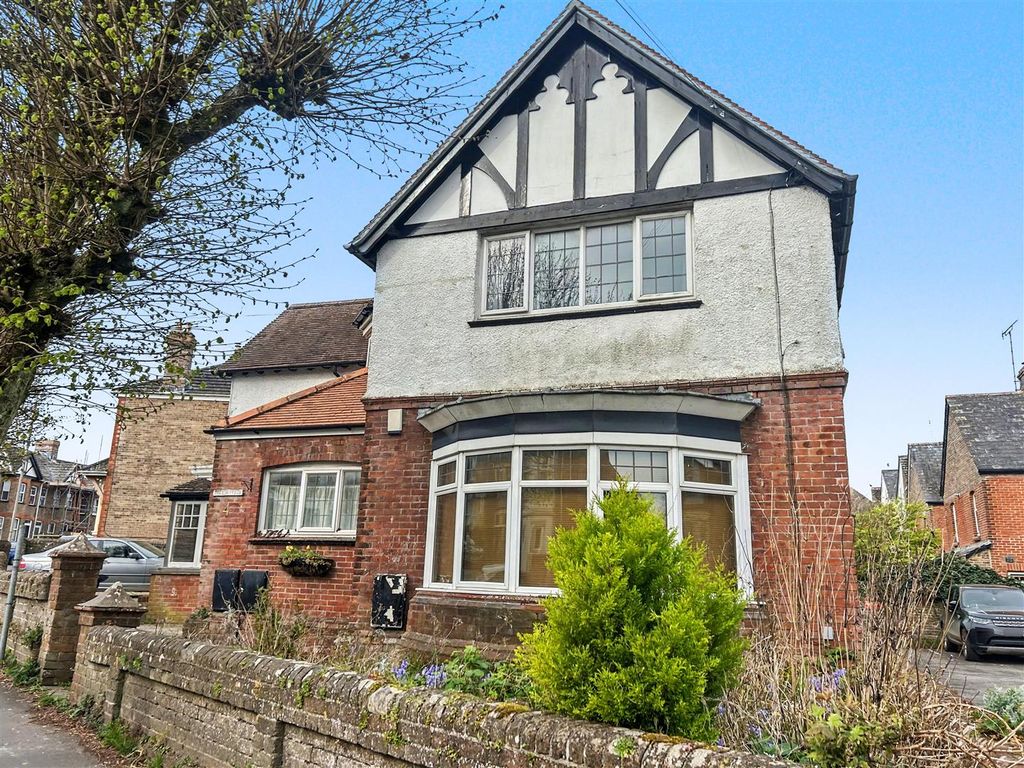 Property photo 1 of 10 Front