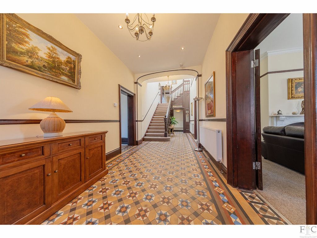 Property photo 2 of 43