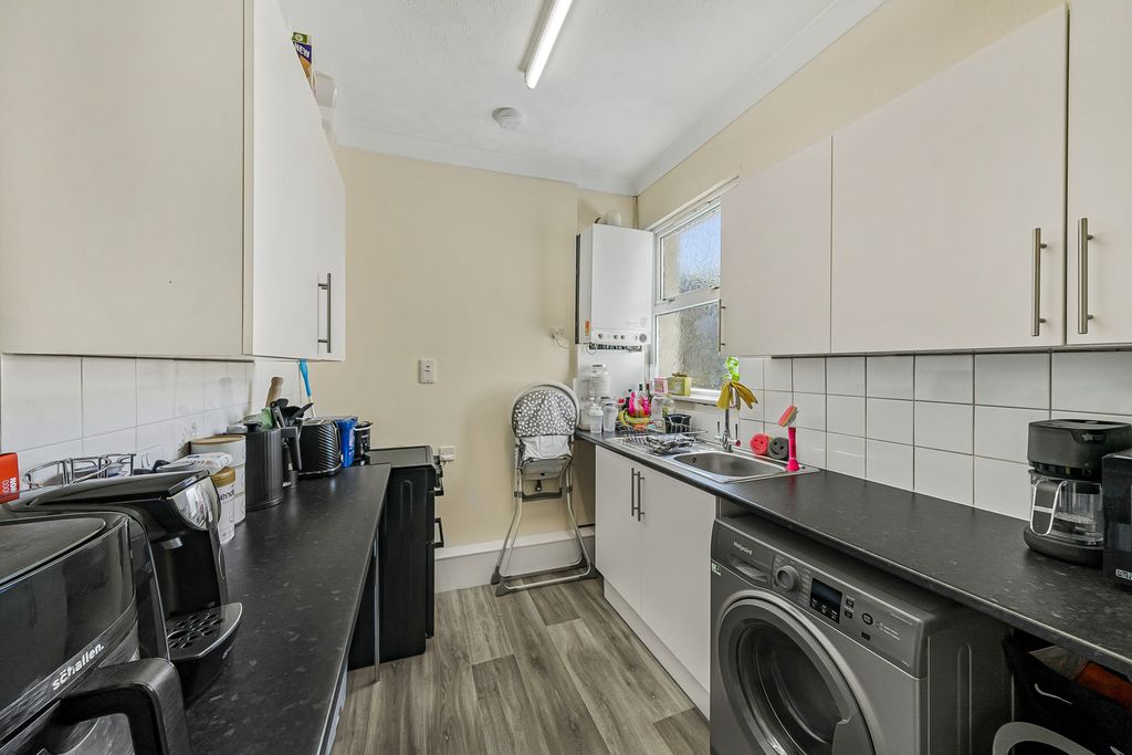 Property photo 3 of 6