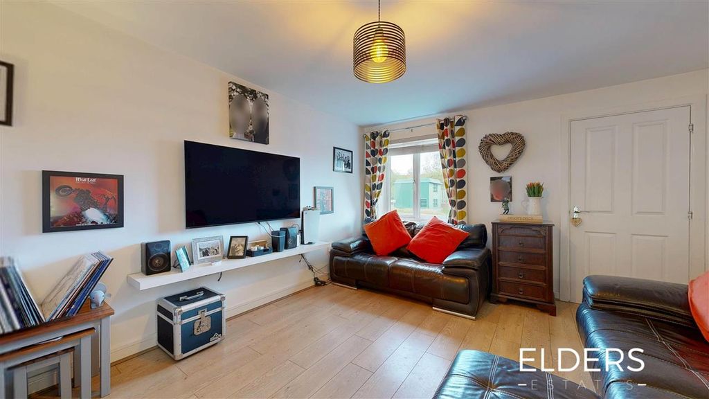 Property photo 2 of 14 Lounge