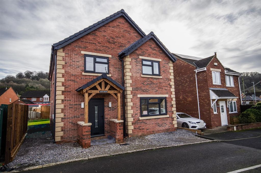 Property photo 1 of 19 Externally