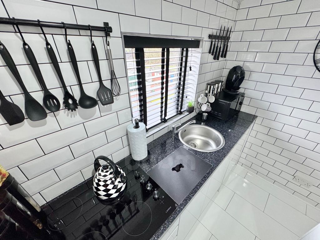 Property photo 3 of 19 Dean Road, Kilbirnie Kitchen Pic