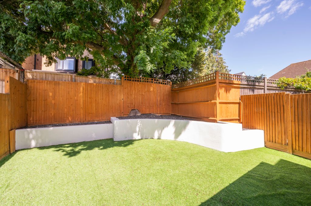 Property photo 2 of 16 Picture No. 18