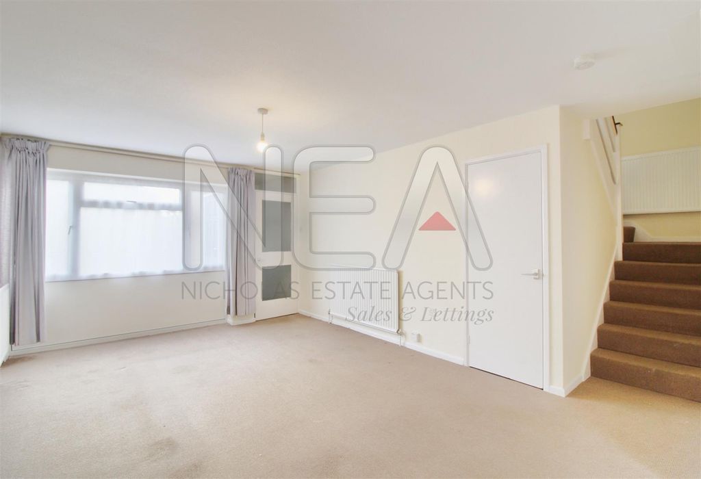 Property photo 2 of 21 Living/Dining Room