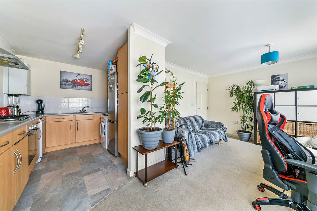 Property photo 3 of 8