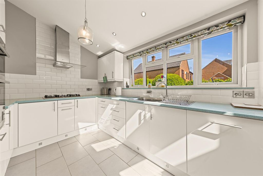 Property photo 3 of 32 18Chatsworthweb16.Jpg