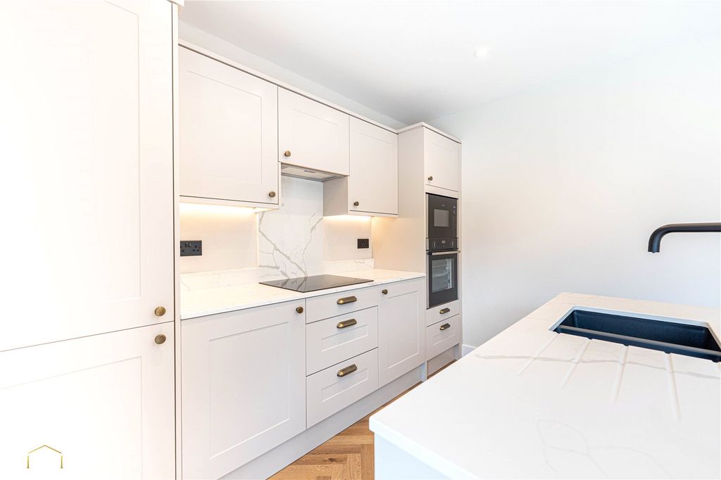 Property photo 3 of 32 Picture No. 24