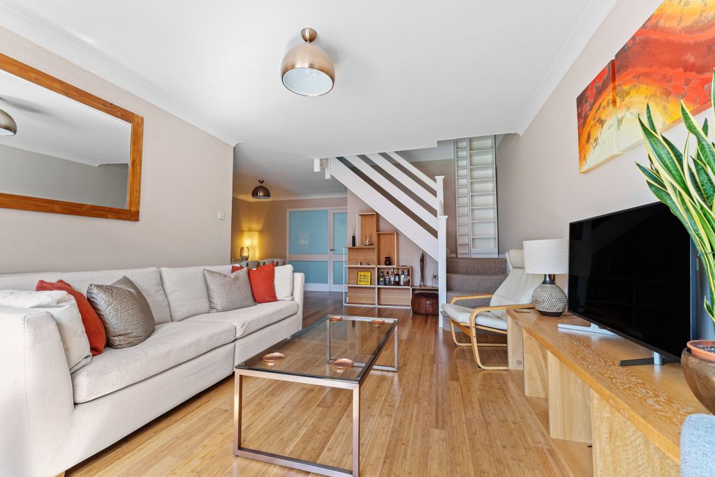 Property photo 3 of 13 Rowan Close (2)