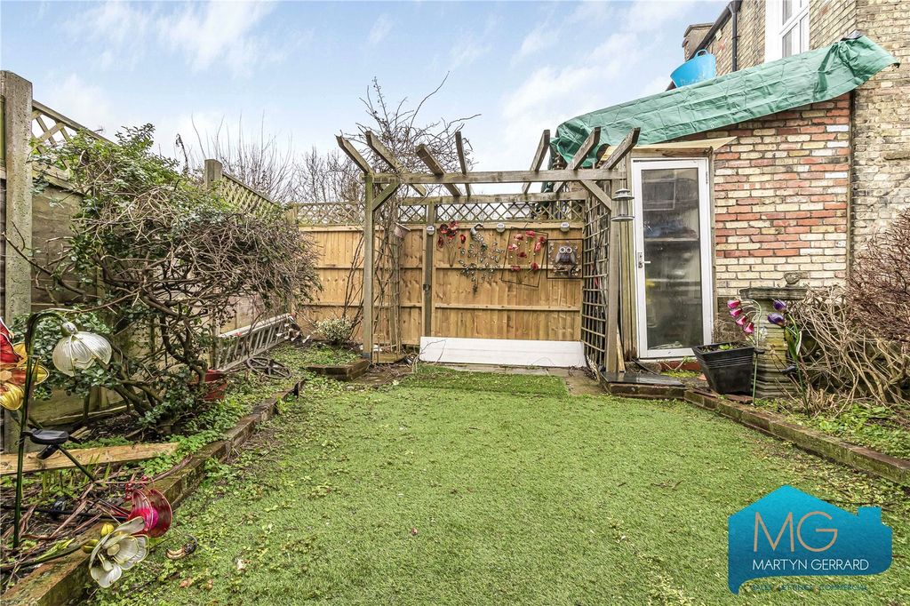 Property photo 2 of 27 Picture No. 10