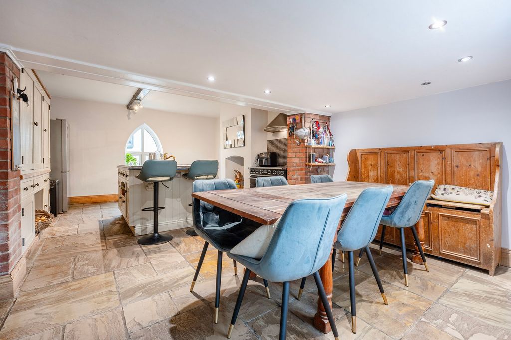 Property photo 3 of 30