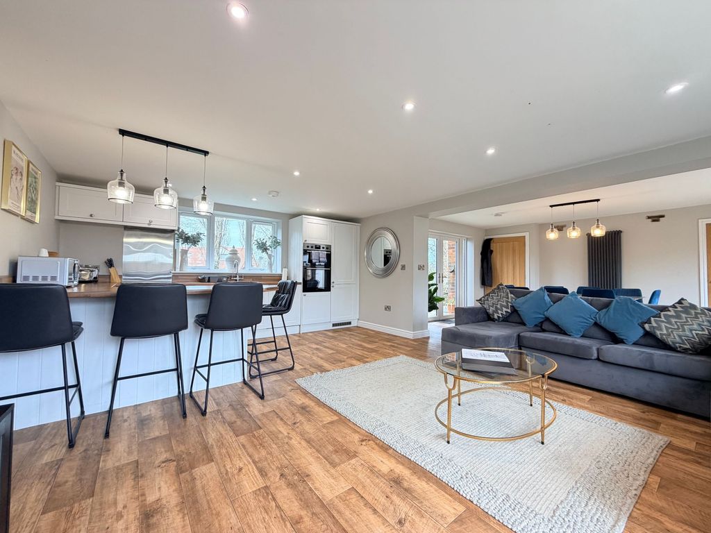 Property photo 3 of 23