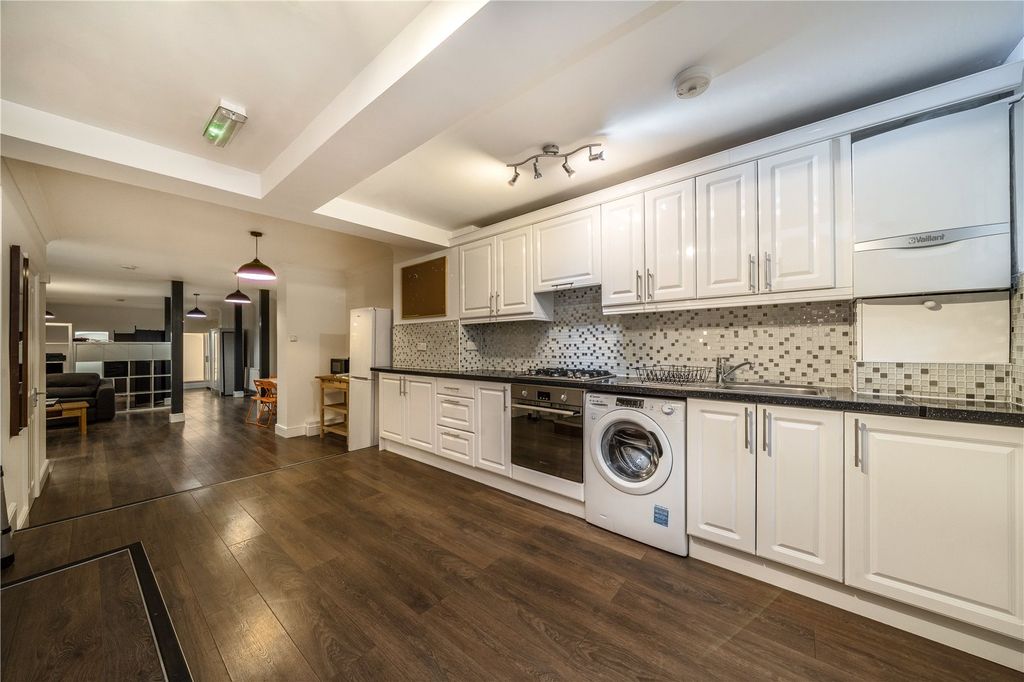 Property photo 3 of 9 Kitchen