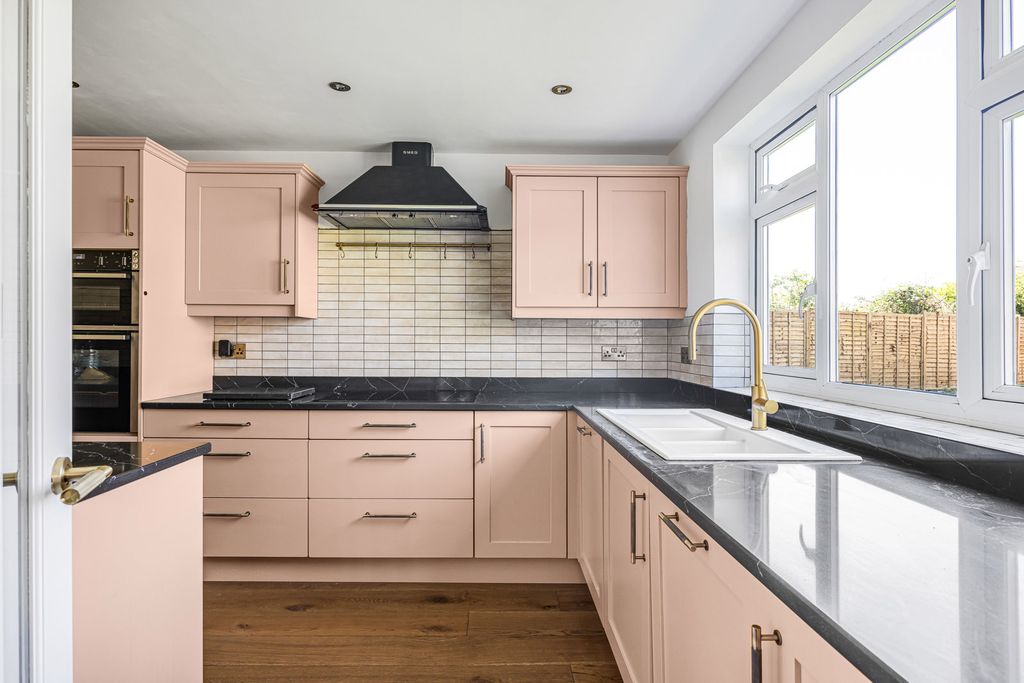 Property photo 3 of 22 Kitchen