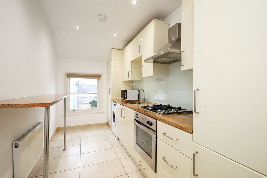 Property photo 3 of 9 Kitchen